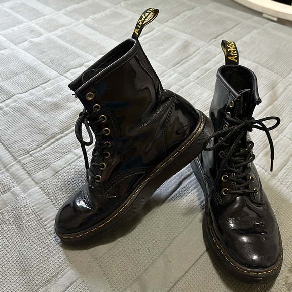 DR. Martens charol boots size 7 men’s and 8 women’s. - Picture 1 of 6